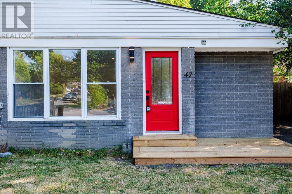 47 Newbury Dr, Newmarket, ON L3Y 4P9
