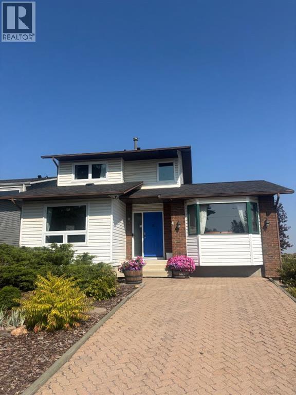 4 Beddington Way NE, Calgary, AB T3K 1M9