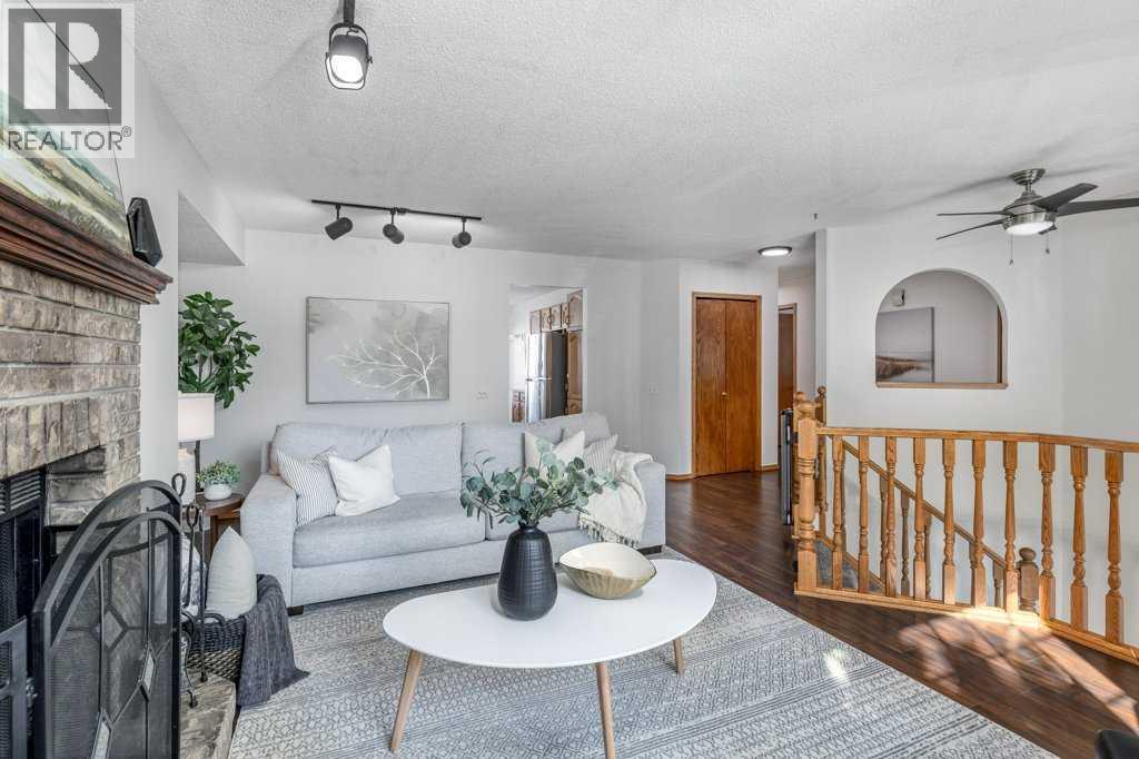 21 W Mcdougal Rd, Cochrane, AB T4C 1L3