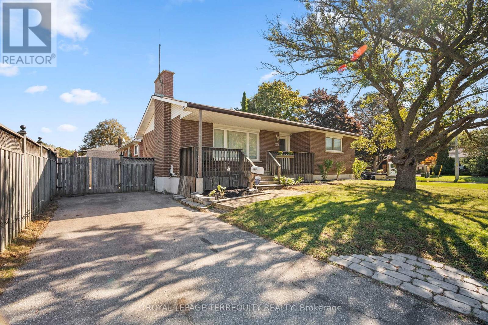 985 Susan Ct, Oshawa, ON L1H 7B7