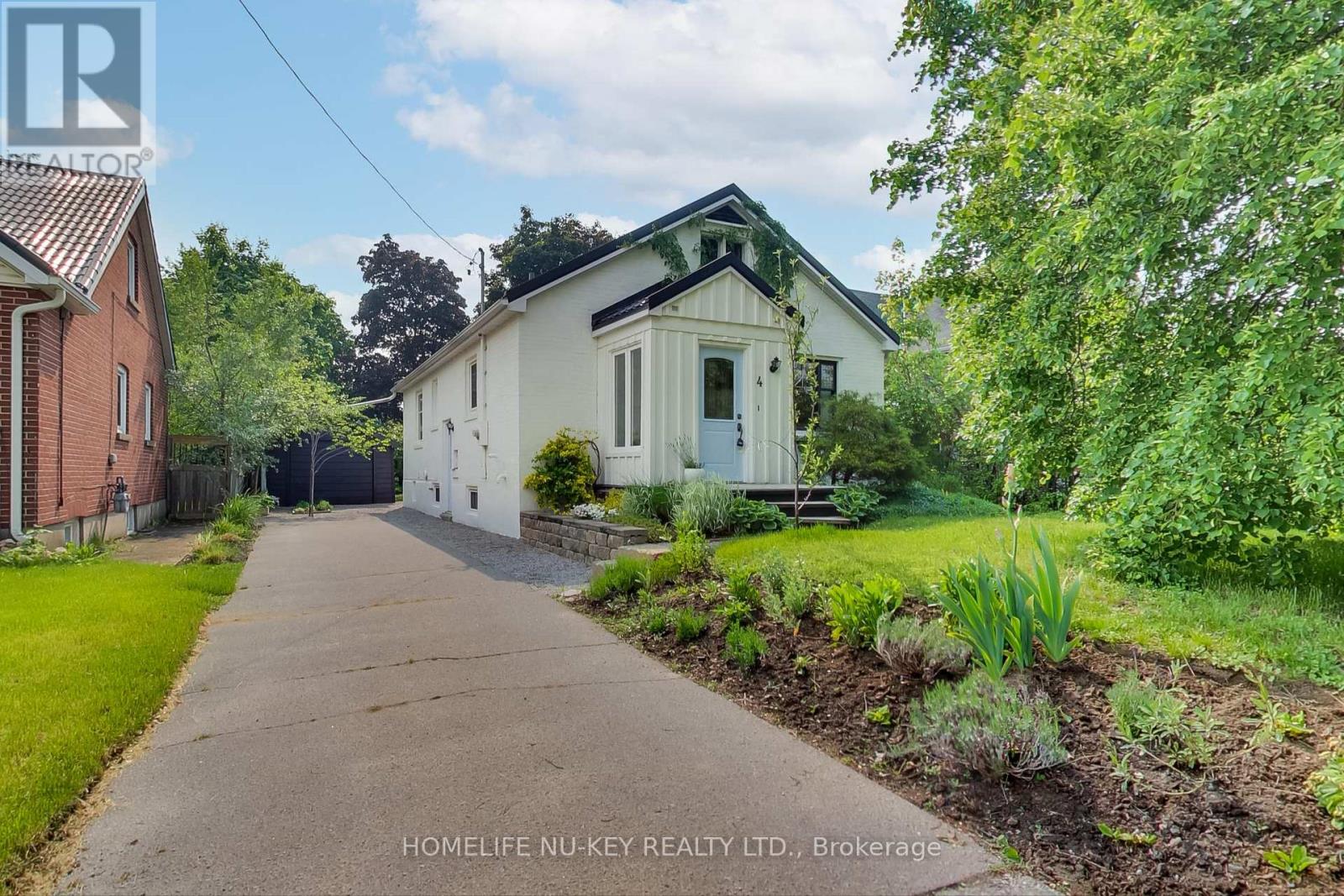 4 Mulholland St, Barrie, ON L4N 1X2