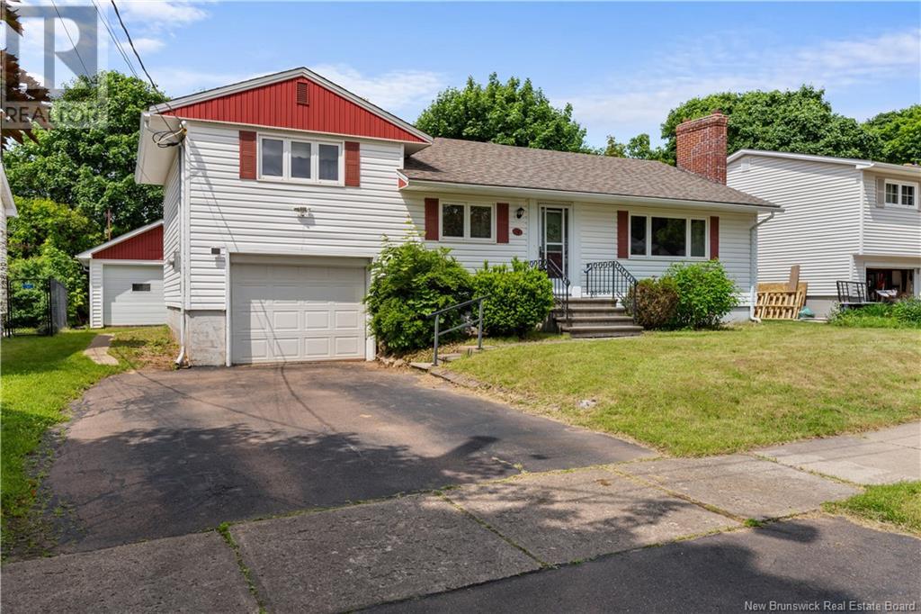 94 Hedgewood, Moncton, NB E1E 2W5