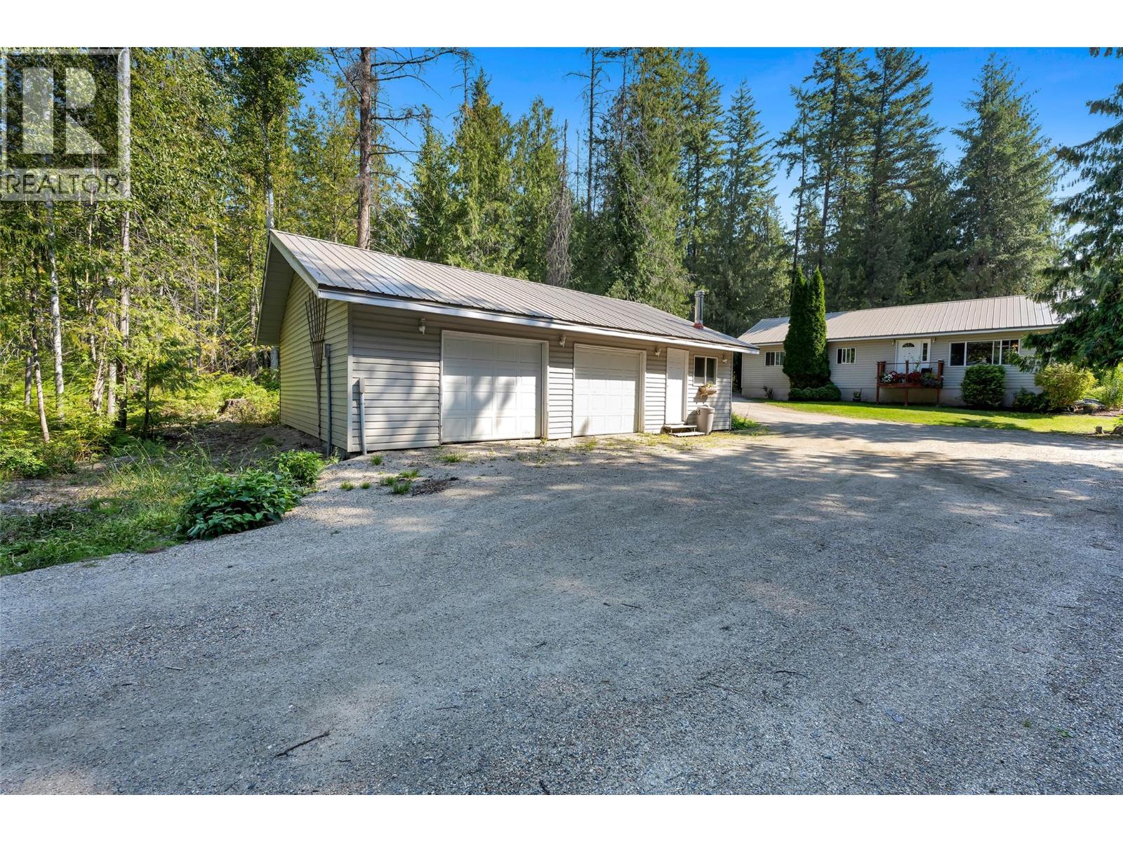 4048 Kean Rd, Eagle Bay, BC V0E 1T0