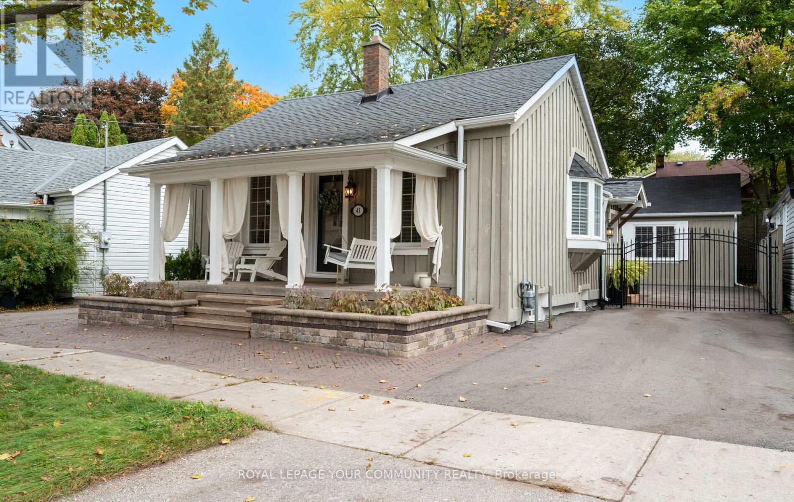 43 Wells St, Aurora, ON L4G 1S8