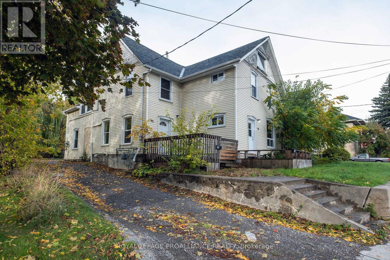 90 Dundas St E, Belleville, ON K8N 1C1