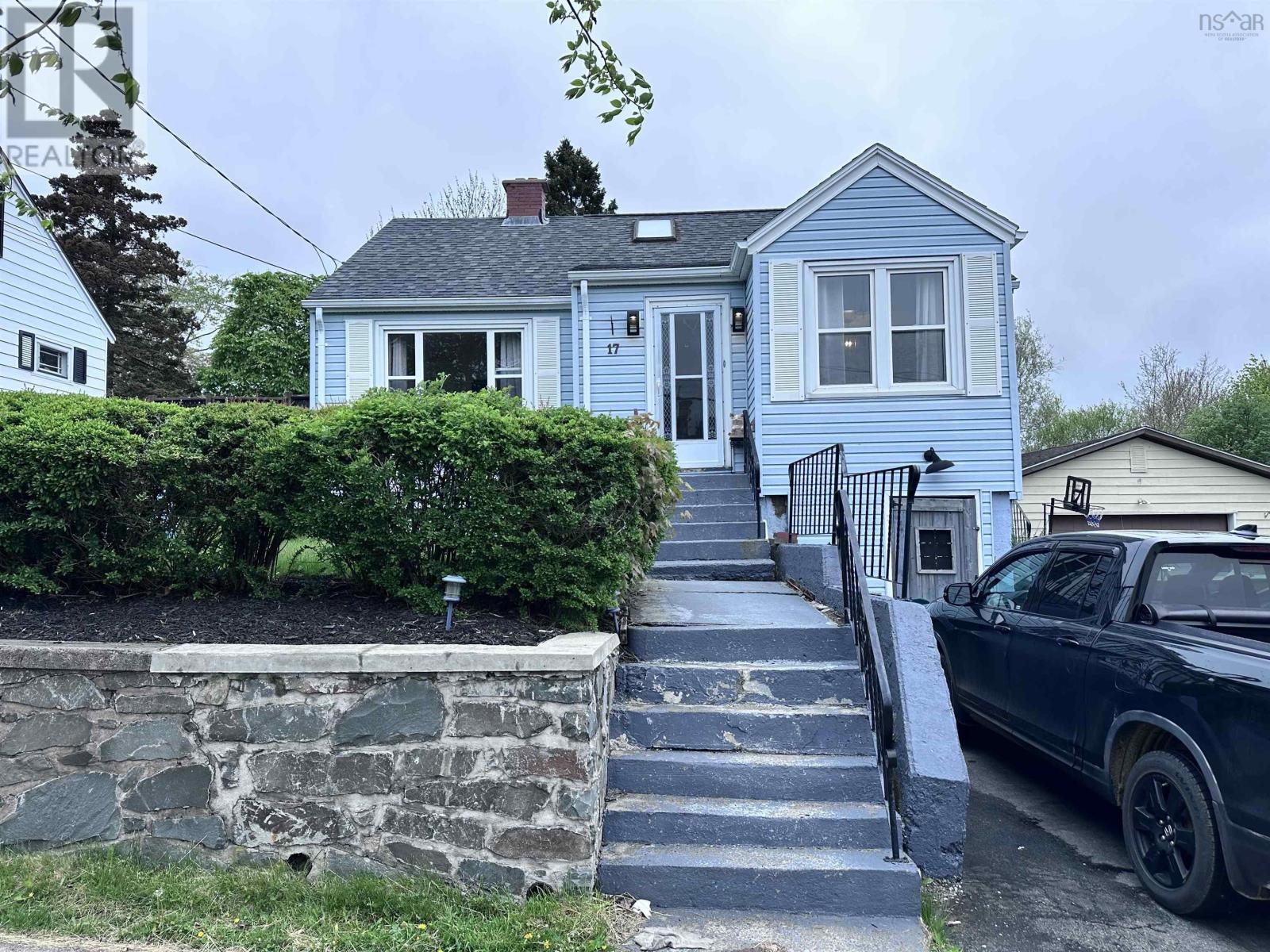 17 Rosedale Ave, Halifax, NS B3N 2J2