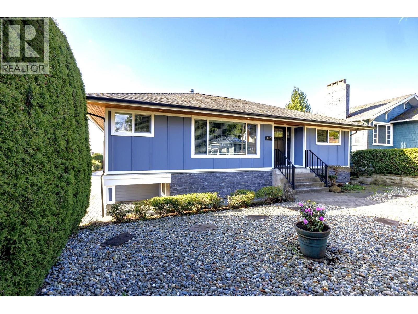 887 E 17th St, North Vancouver, BC V7L 2X2