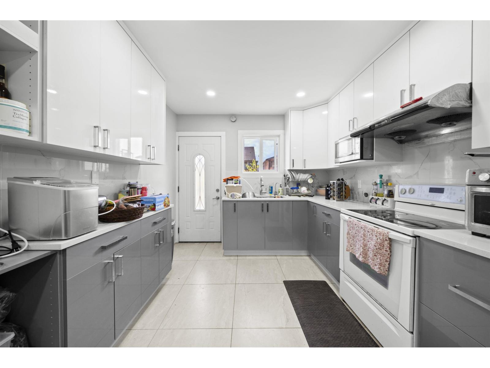 114 Avenue Unit 12768 #a, Surrey, BC V3V 3P4