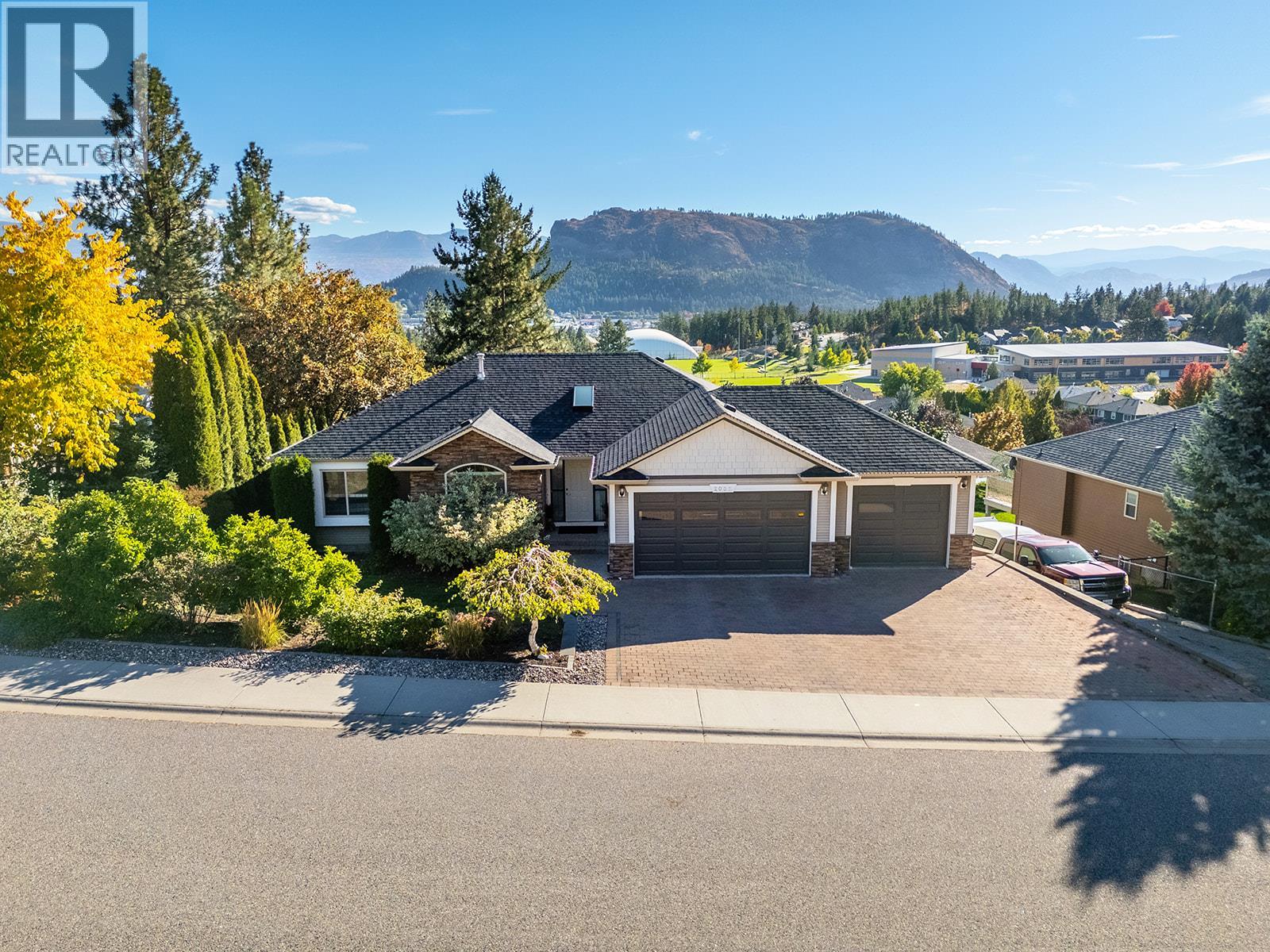 2031 Rosealee Ln, West Kelowna, BC V1Z 3Z5