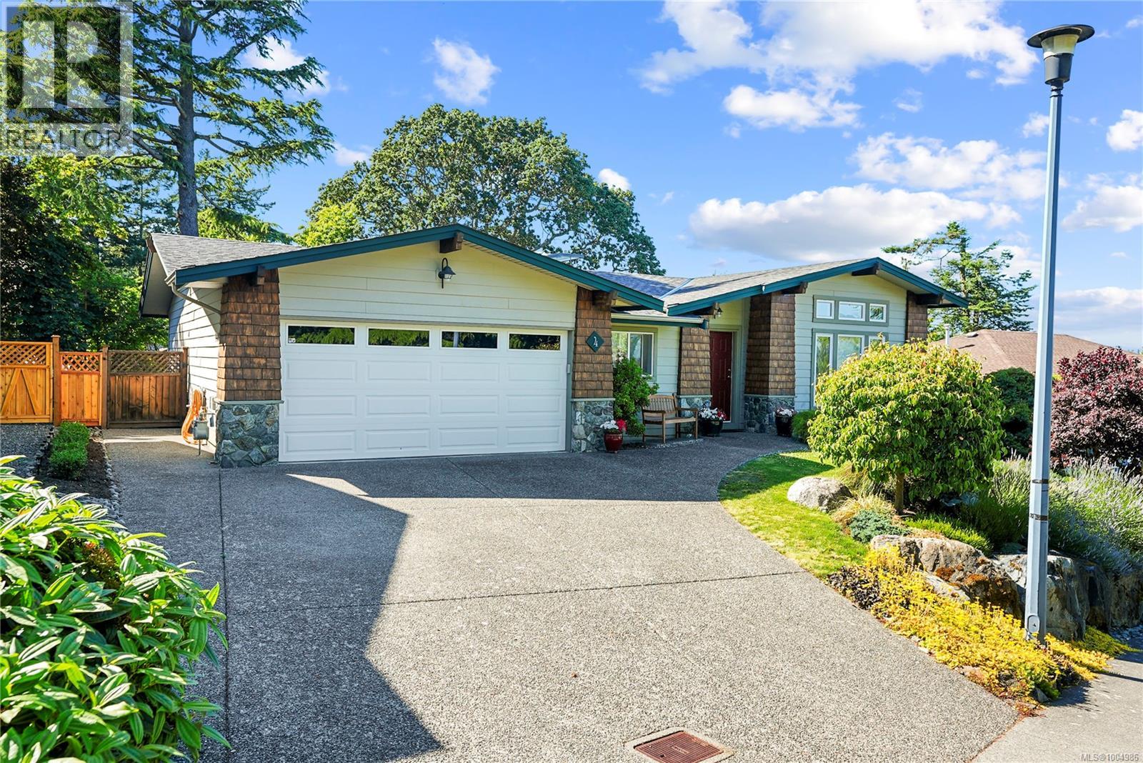 915 Glen Vale Rd Unit 4 Rd, Esquimalt, BC V9A 6N1