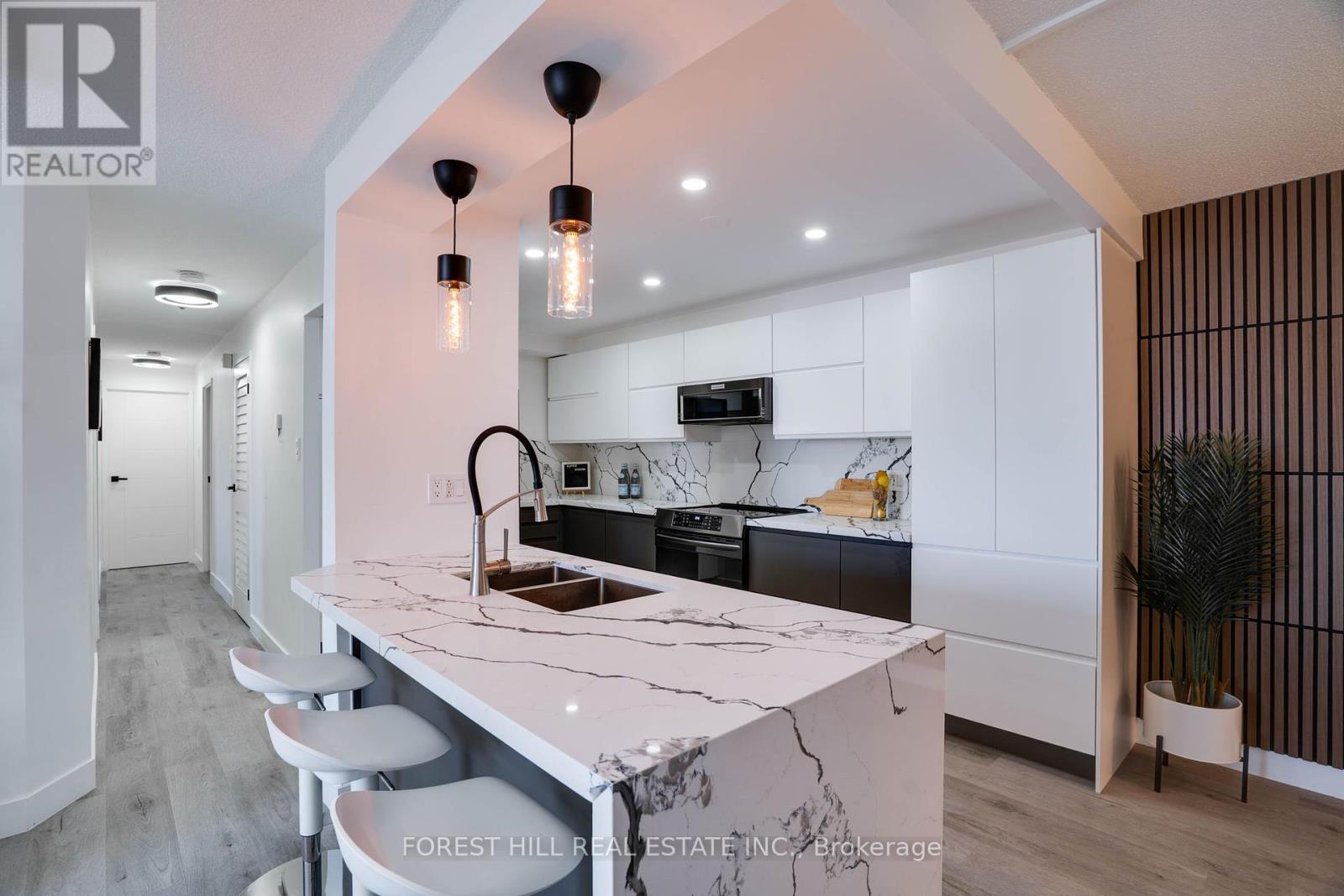 1811 236 Albion Rd, Toronto, ON M9W 6A6
