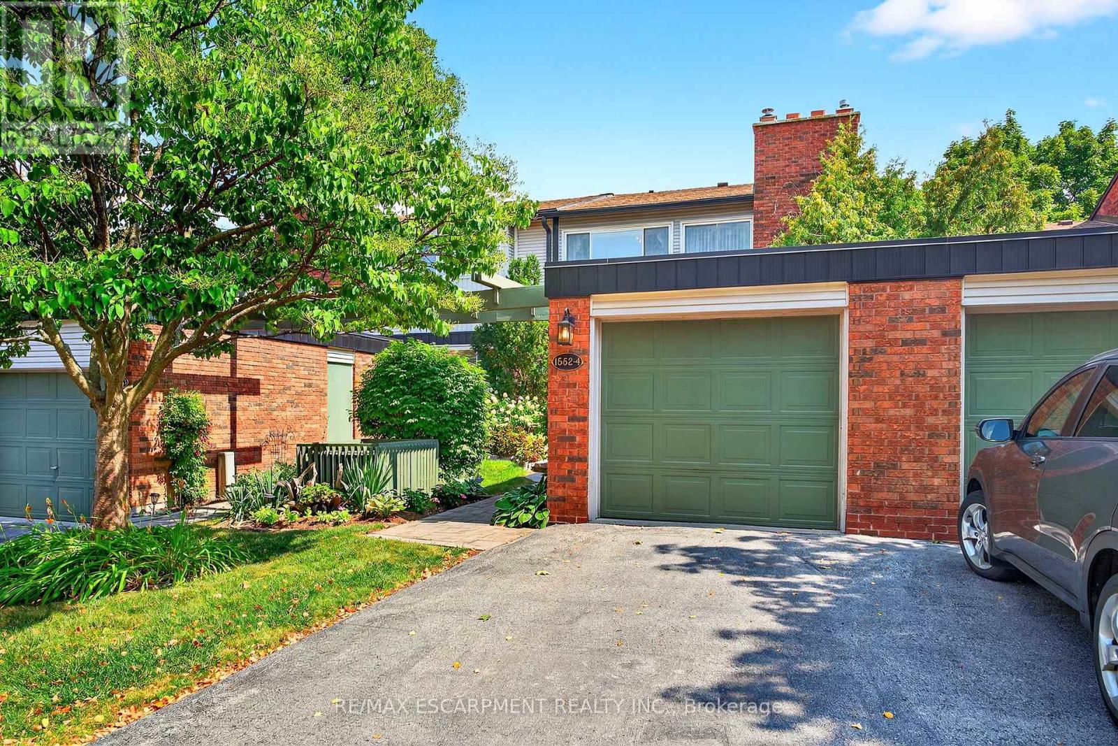 4 1552 Kerns Rd, Burlington, ON L7P 3A7