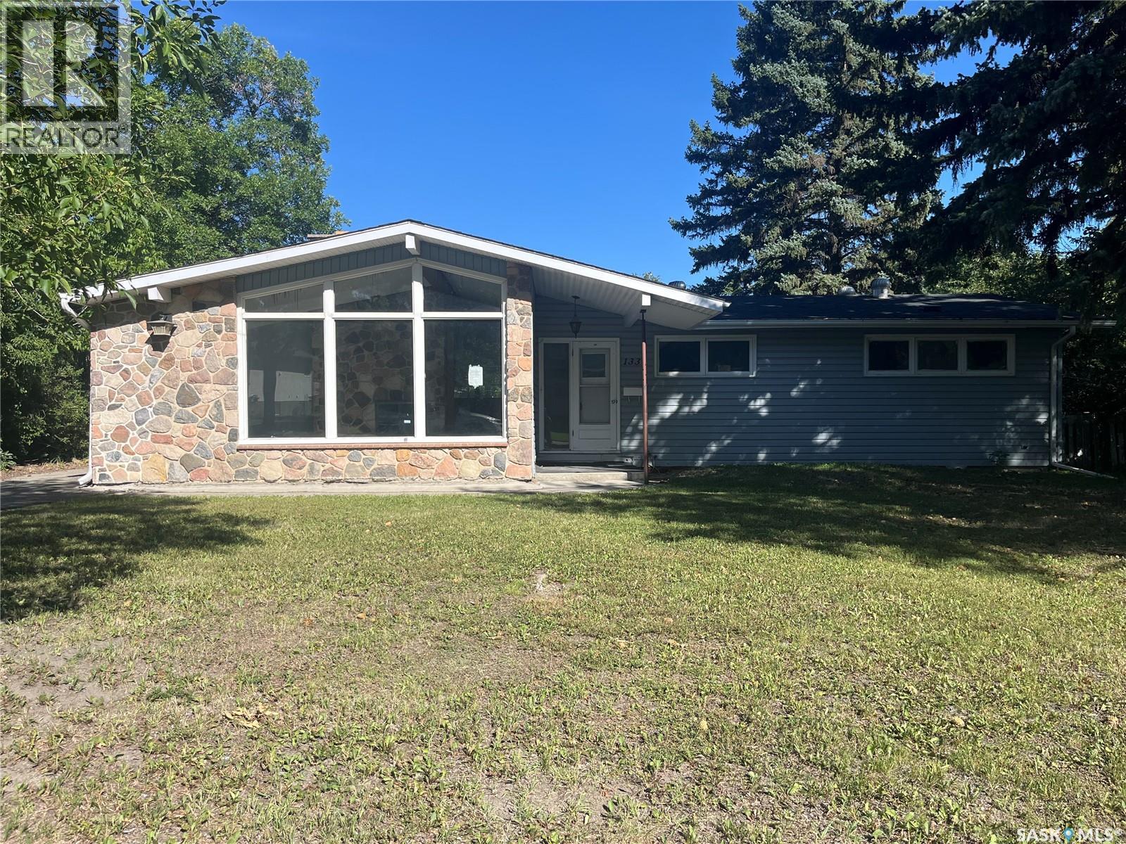 133 Halifax St N, Regina, SK S4R 2W5
