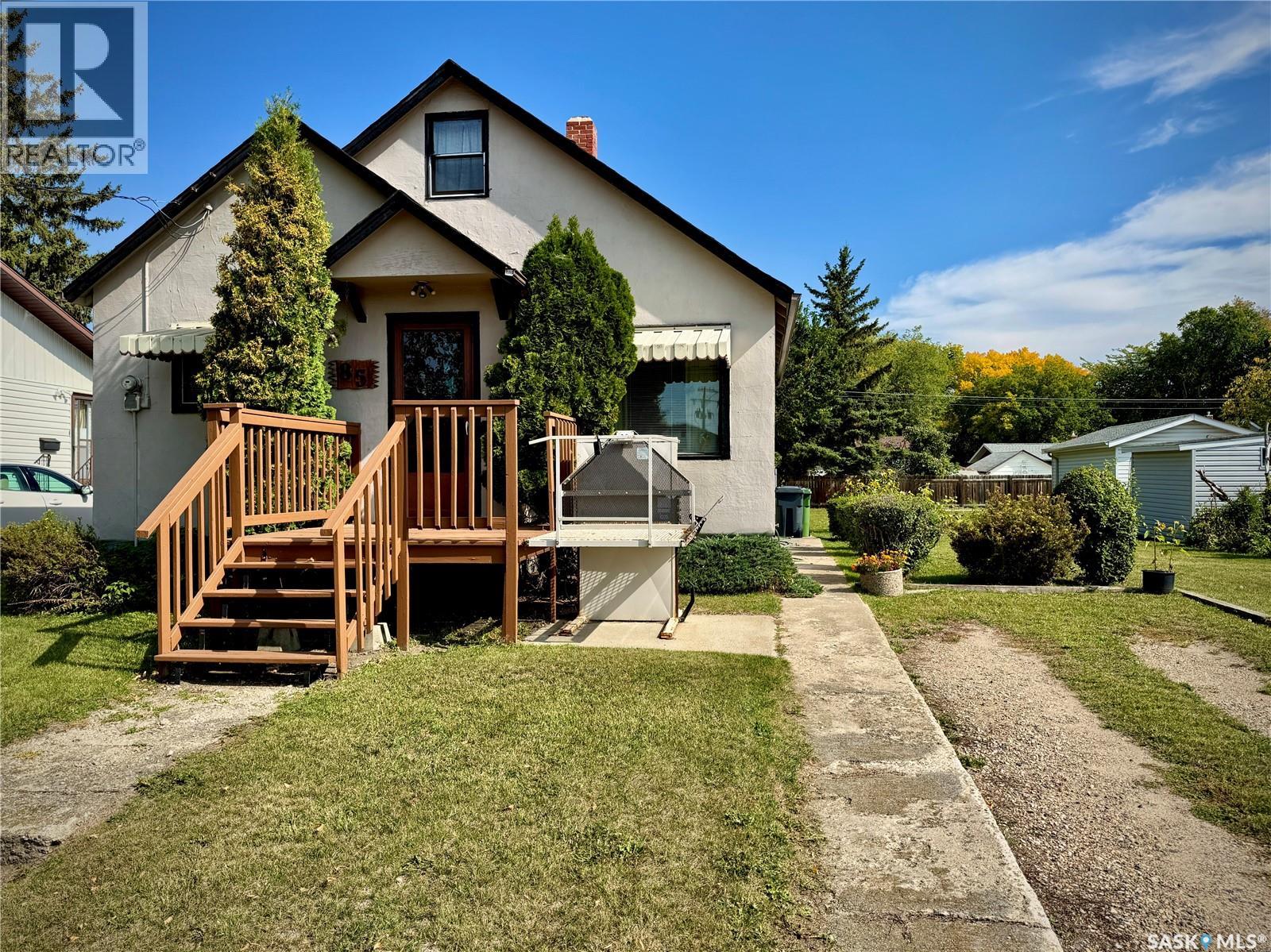 85 Ontario Ave, Yorkton, SK S3N 1Z8