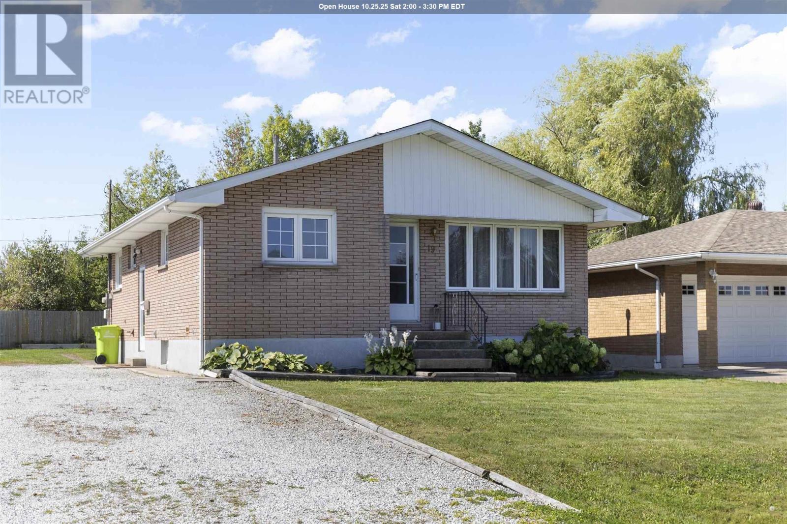 19 Admiral Dr, Sault Ste. Marie, ON P6C 5W2
