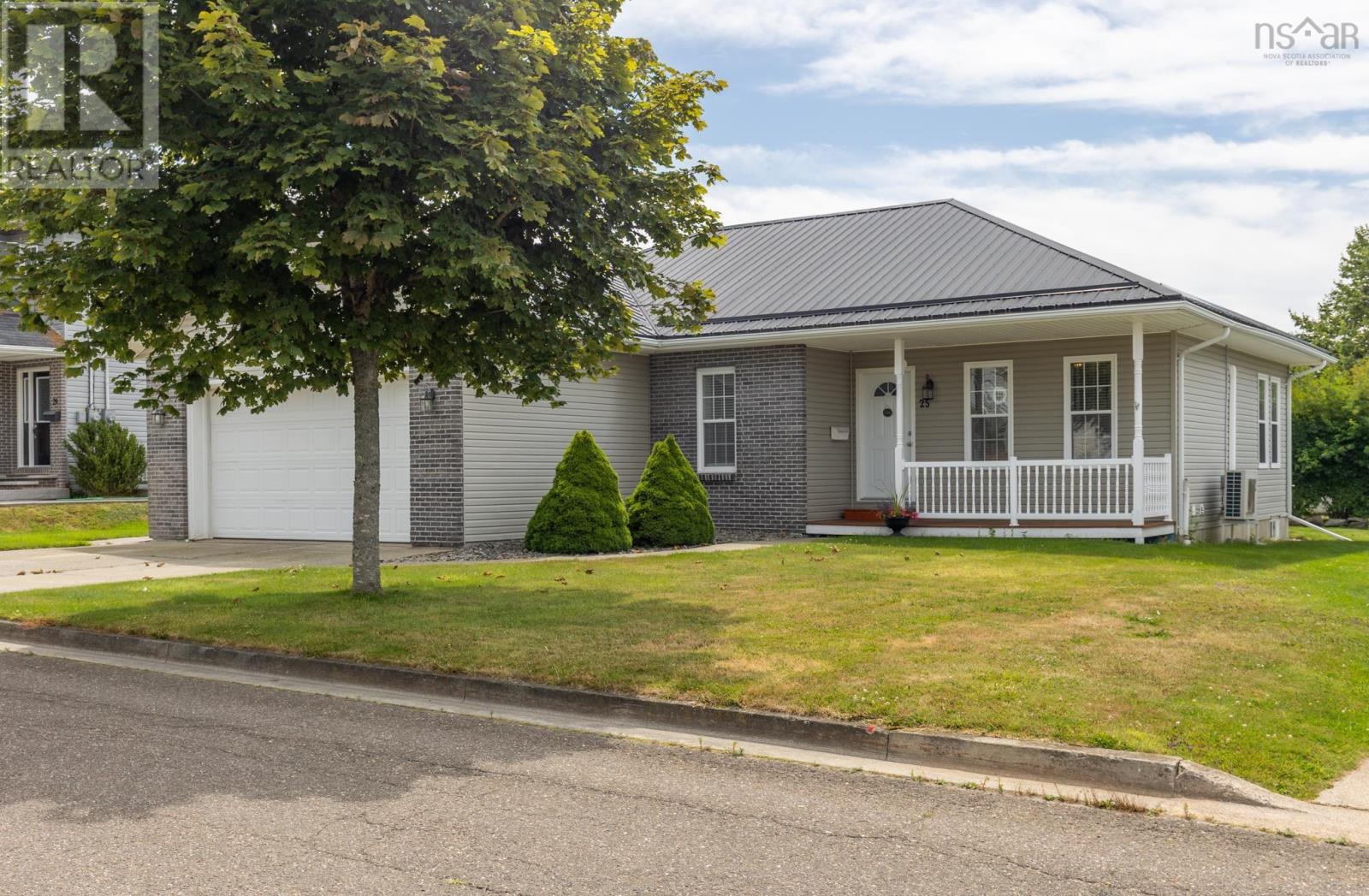 25 Breeze Dr, Yarmouth, NS B5A 4V1