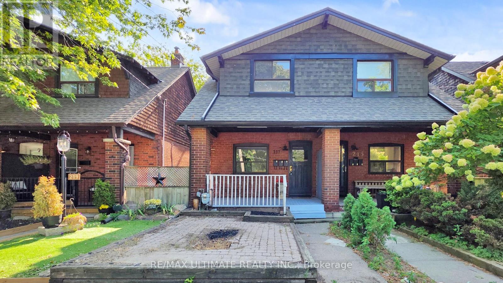 217 Kingston Rd, Toronto, ON M4L 1T5