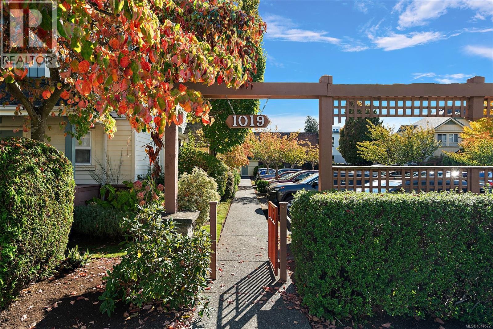 1019 N Park St Unit 21 St, Victoria, BC V8T 5L4