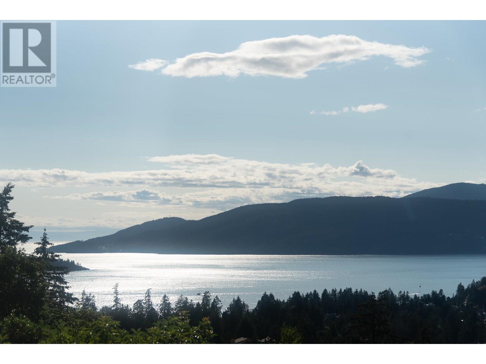 5267 Aspen Dr, West Vancouver, BC V7W 2E7