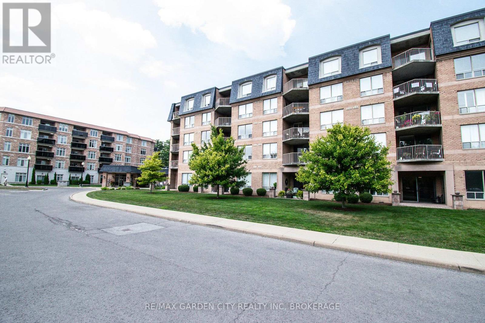320 8111 Forest Glen Dr, Niagara Falls, ON L2H 2Y7