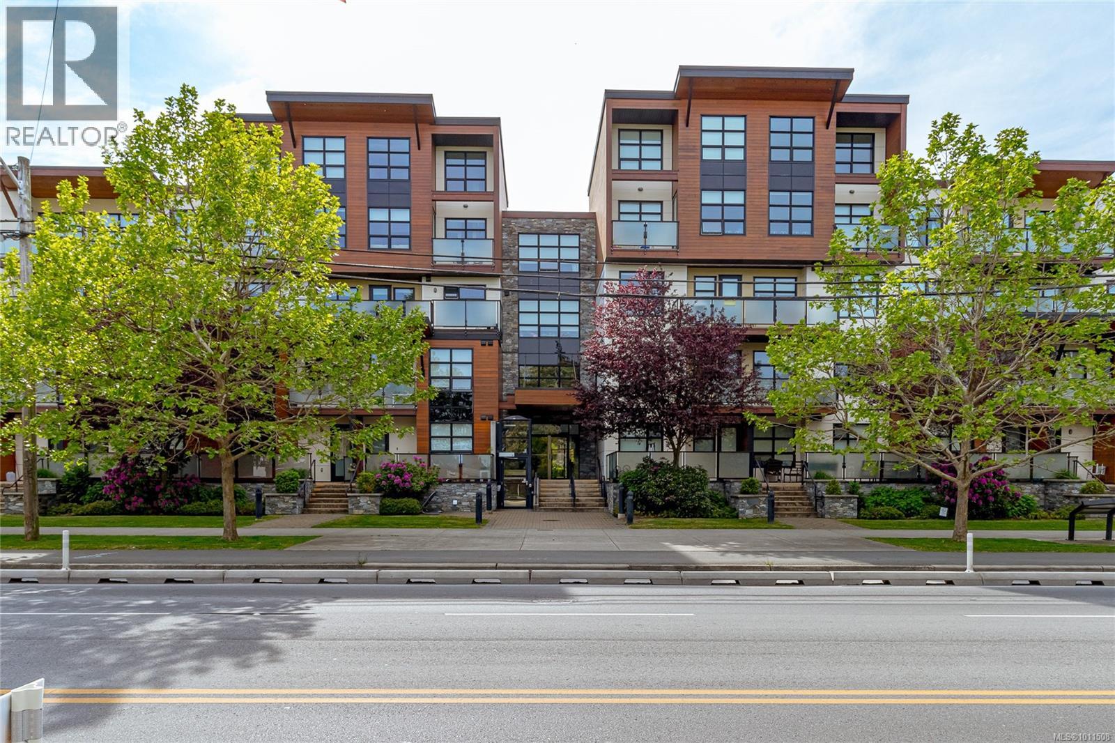 4000 Shelbourne St Unit 102 St, Saanich, BC V8N 3E4
