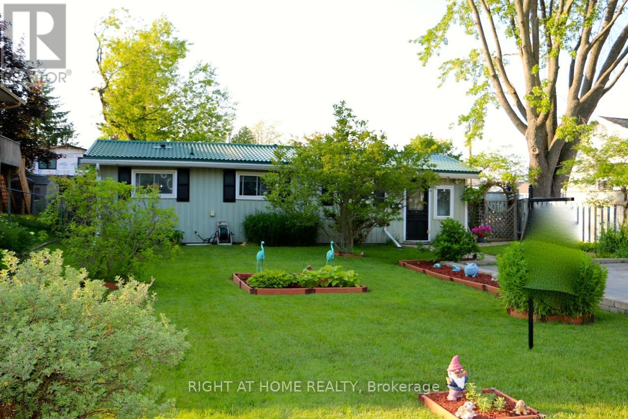 24 Brennan Ave, Barrie, ON L4N 3X3
