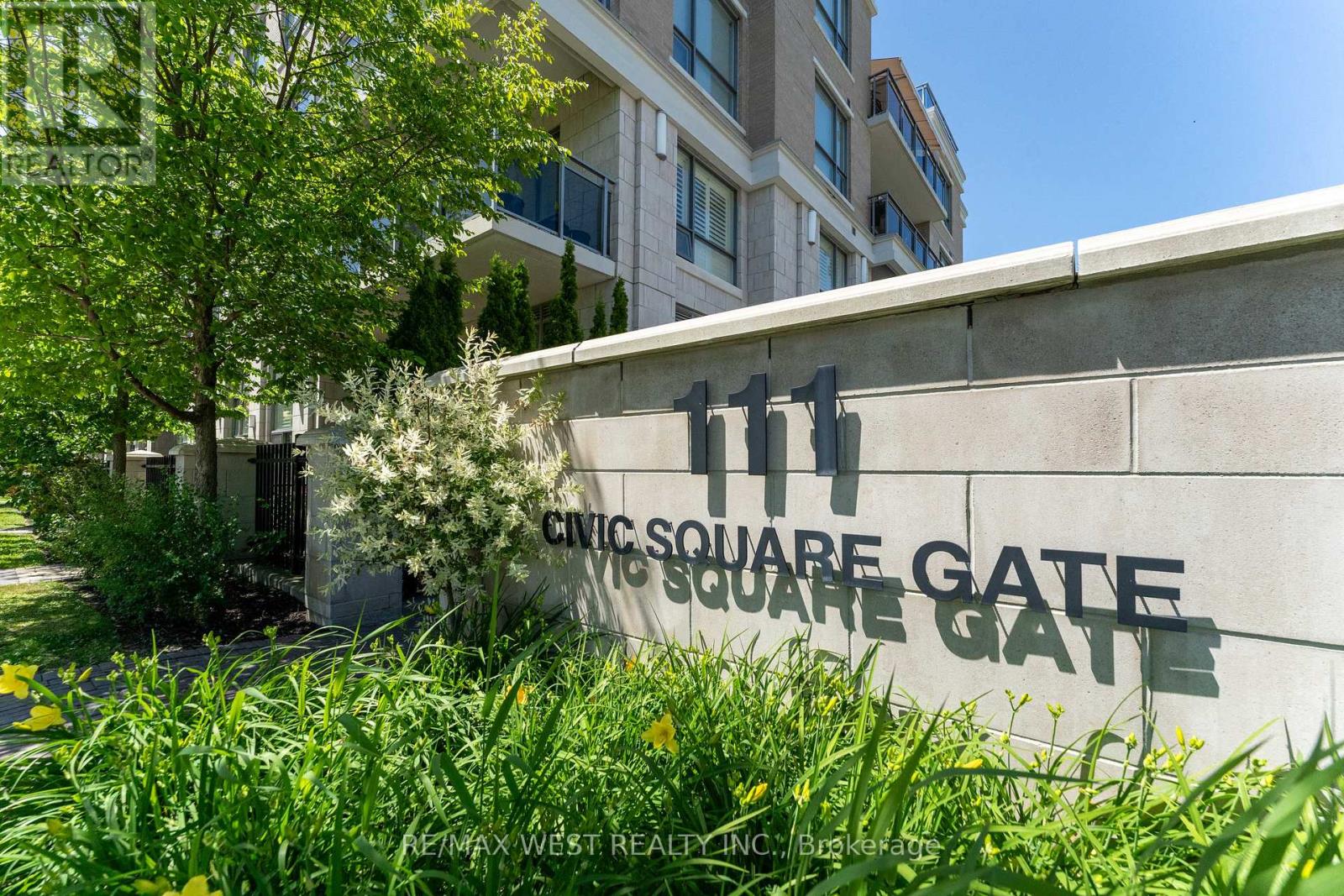 230 111 Civic Square Gate, Aurora, ON L4G 7E3