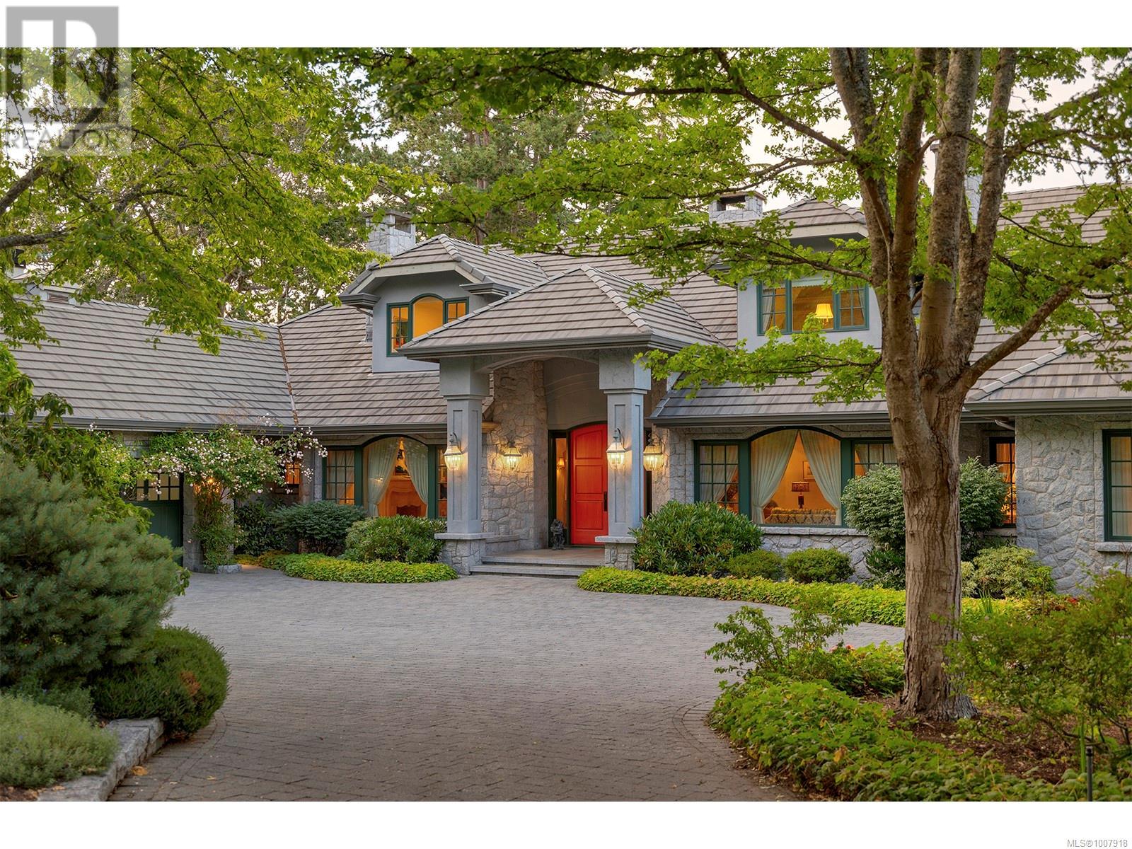 3445 Beach Dr, Oak Bay, BC V8R 6M6
