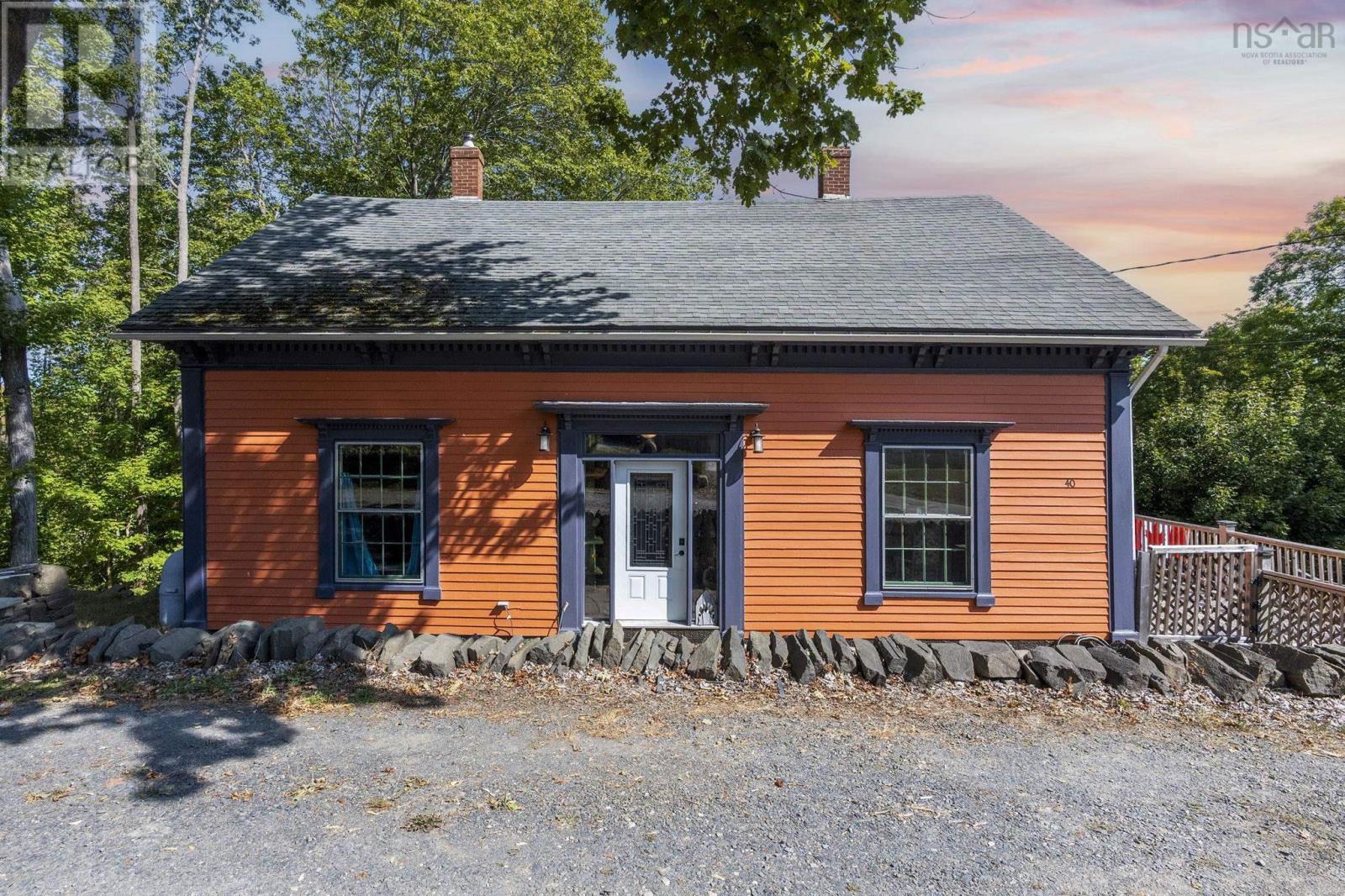 40 Pleasant St, Bear River, NS B0S 1B0