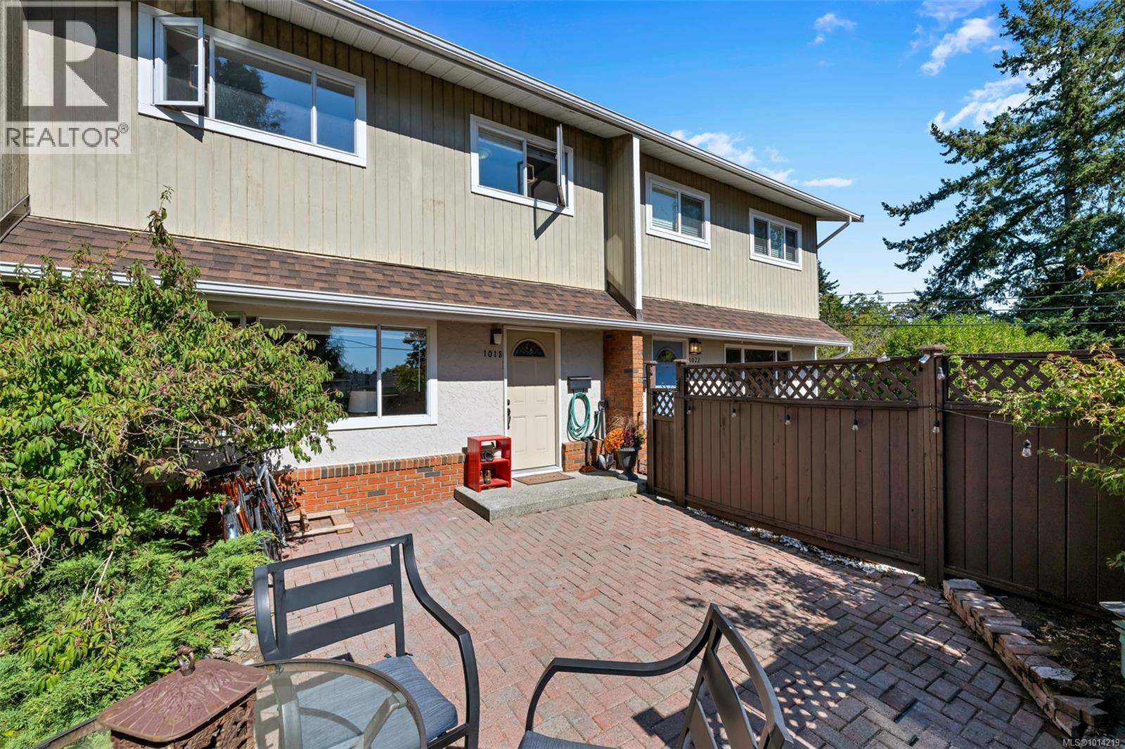 1018 Falmouth Rd, Saanich, BC V8X 3A5