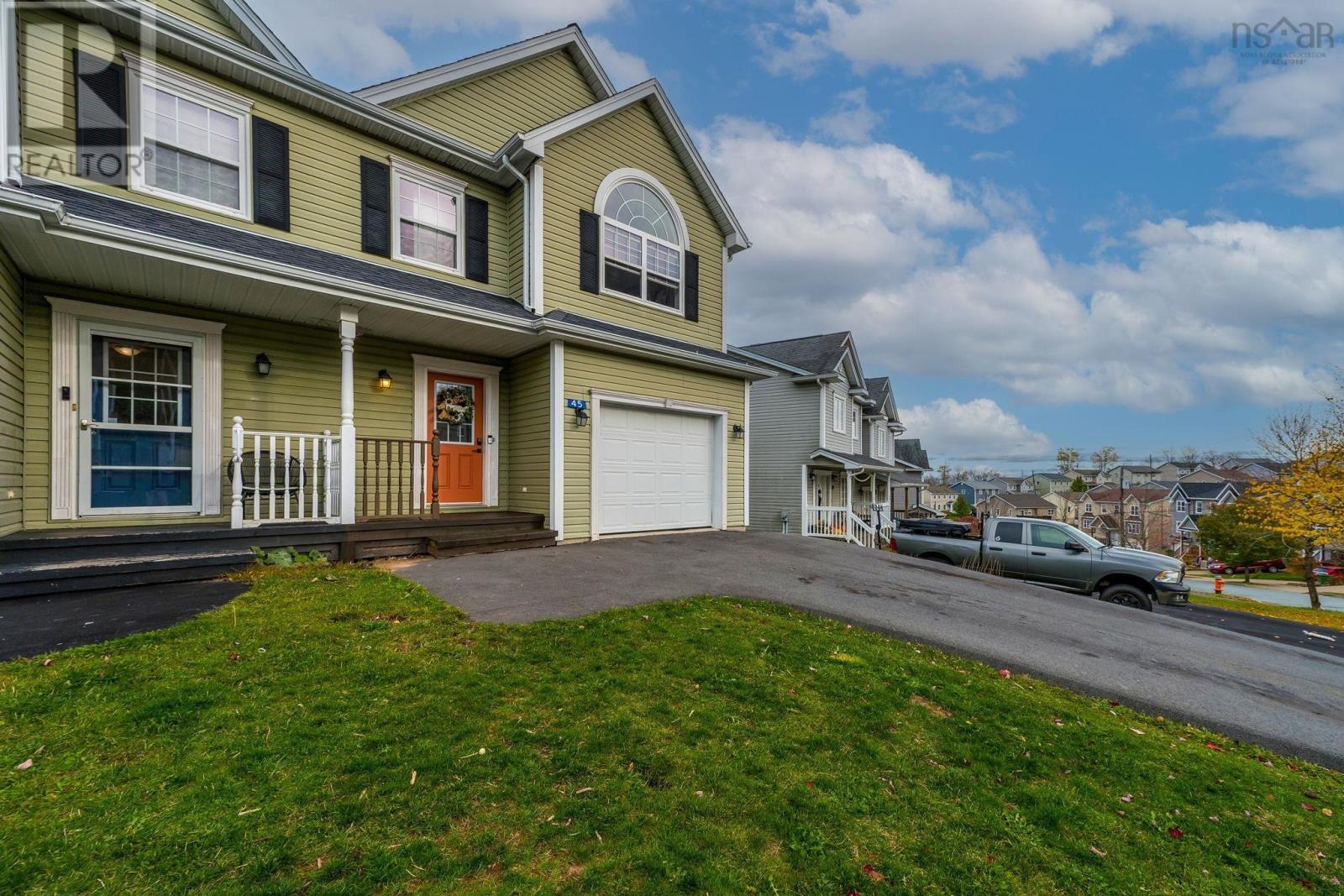 45 Avebury Ct, Middle Sackville, NS B4E 3A7