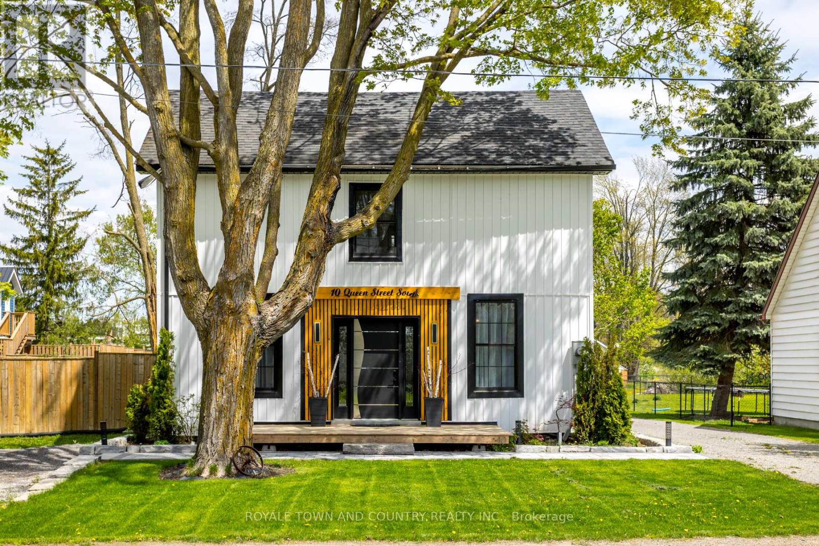 10 Queen St S, Kawartha Lakes, ON K0L 2W0