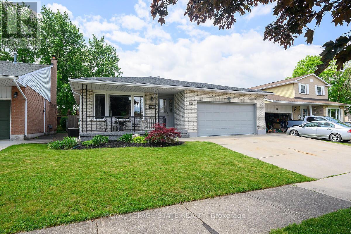 4 Bing Cres, Hamilton, ON L8E 3Z4