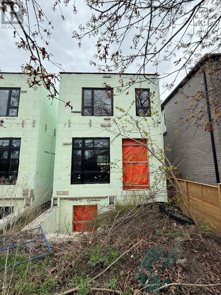 40 August Ave, Toronto Oakridge, ON M1L 3M9