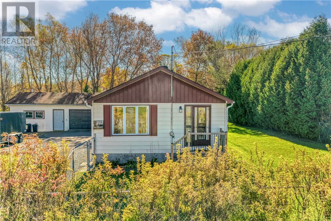 203 St Alphonse, Azilda, ON P0M 1B0