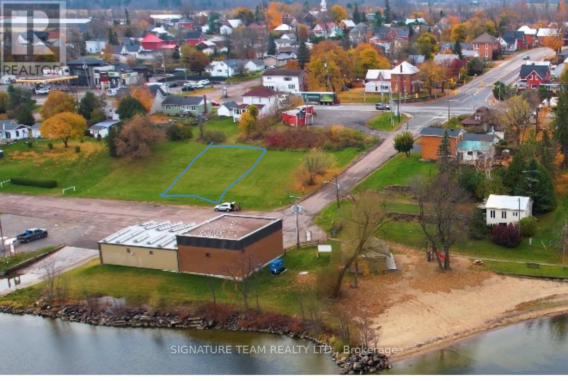 2 Bonnechere Street, Whitewater Region, ON K0J 1K0