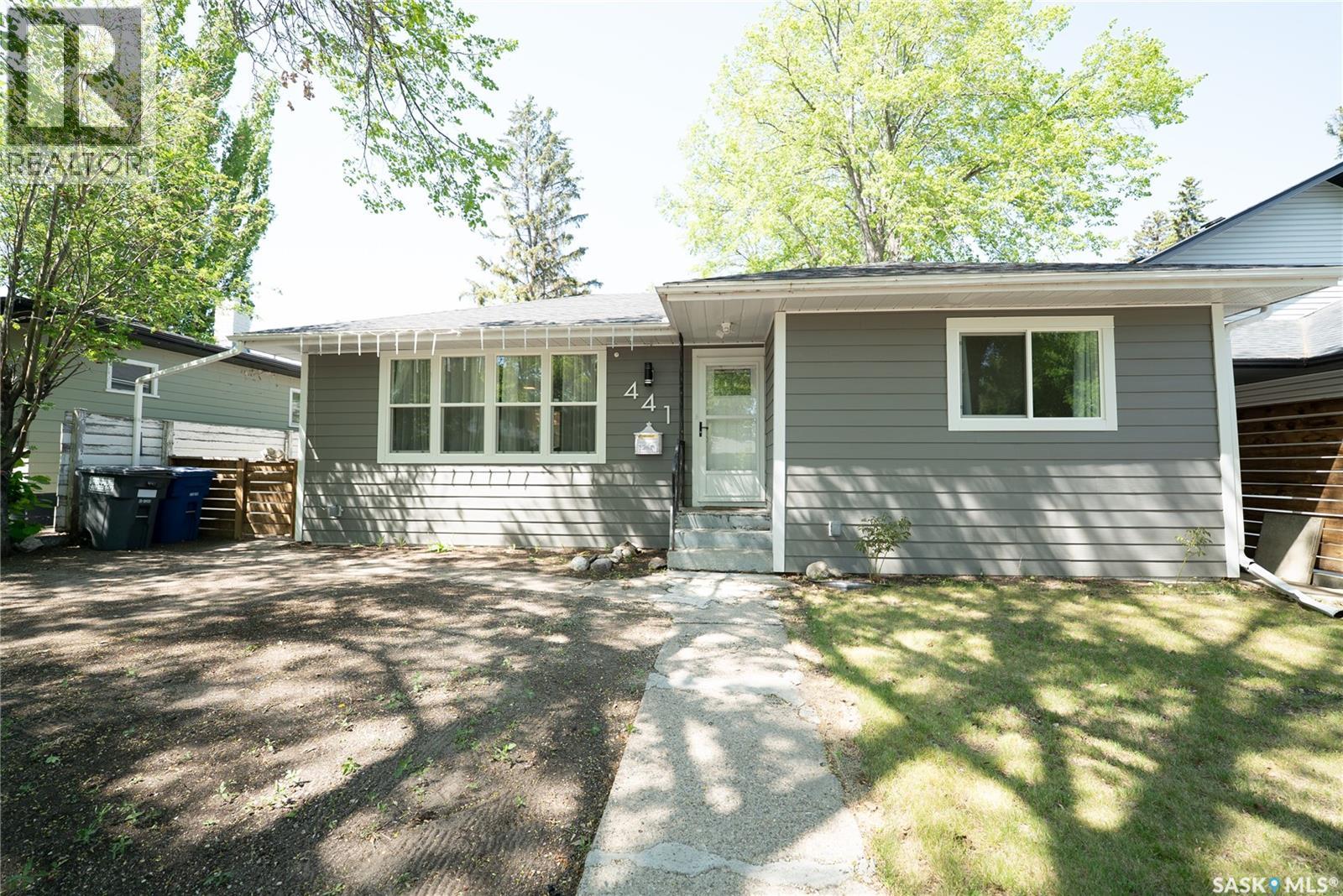 441 Q Ave N, Saskatoon, SK S7L 2X9