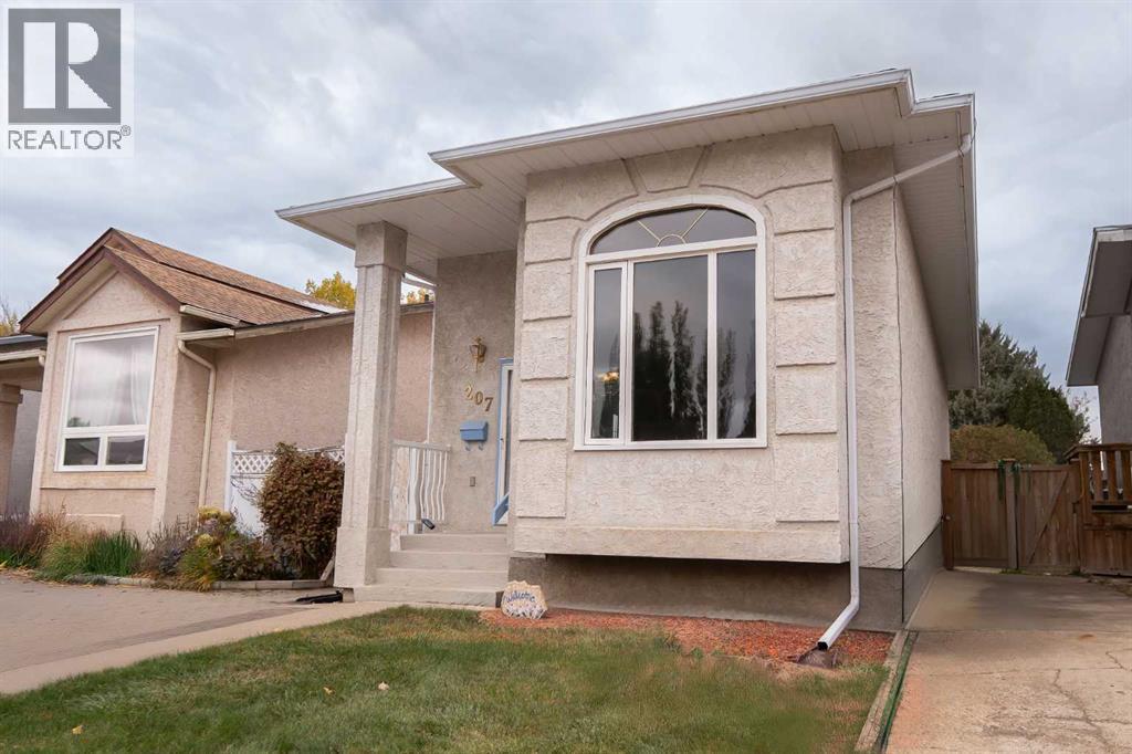 207 Mt Crandell Cres W, Lethbridge, AB T1K 6M6