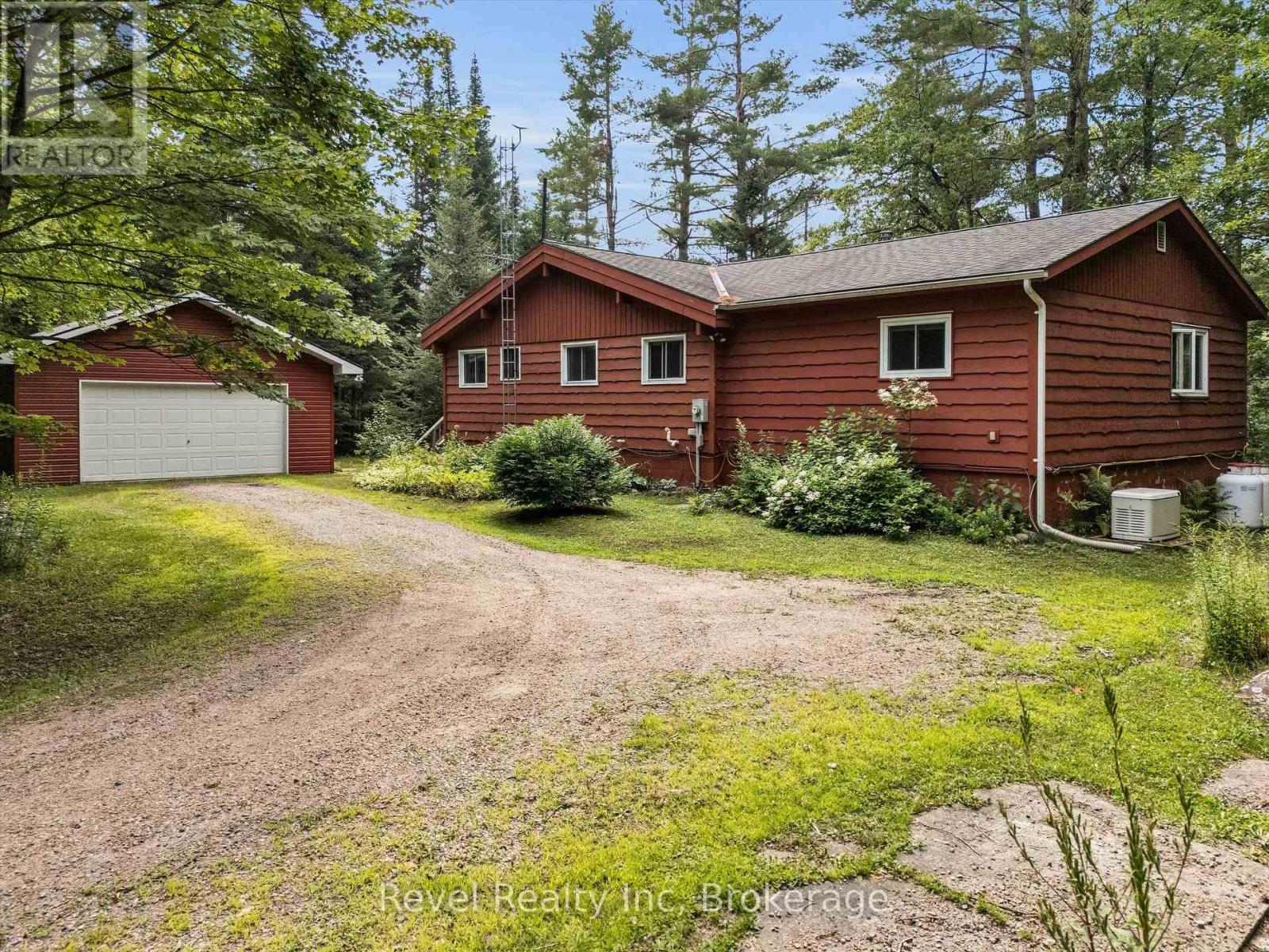 1234 Miriam Dr, Bracebridge, ON P1L 1X1