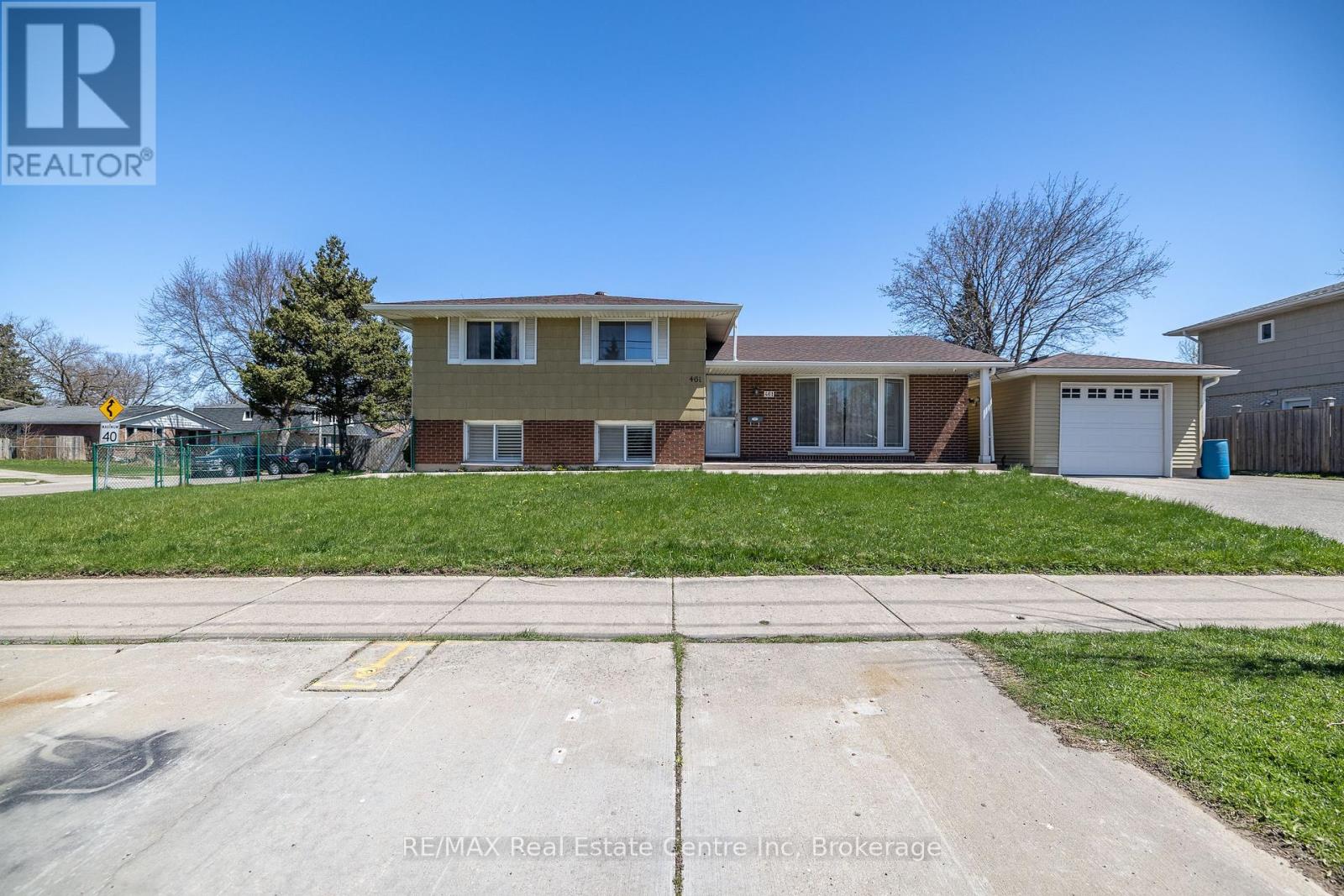 461 Strasburg Rd, Kitchener, ON N2E 1P1