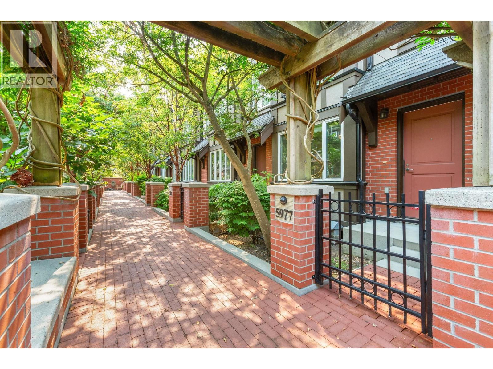 5977 Oak St, Vancouver, BC V6M 2W1