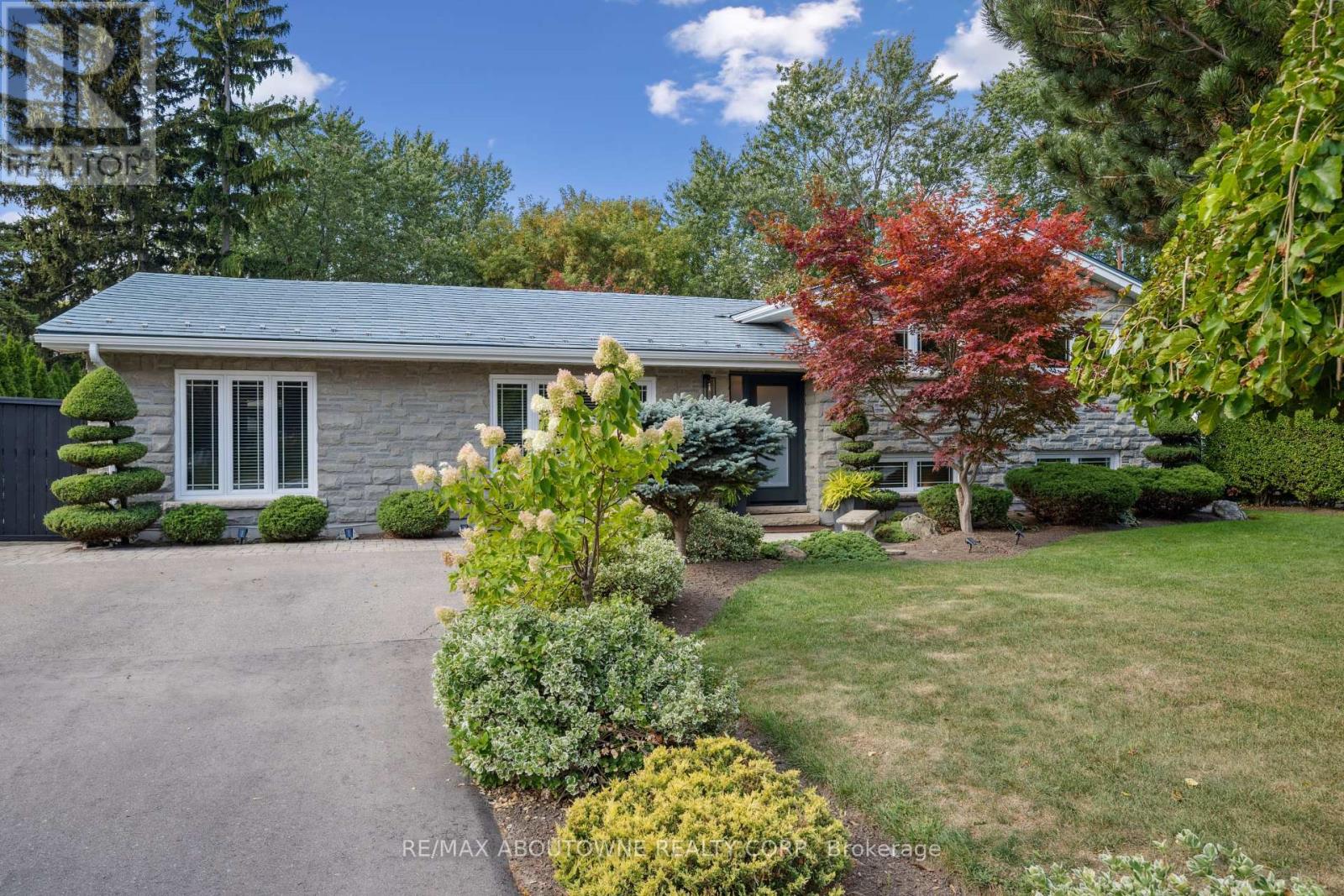 68 Theodore Dr, Mississauga, ON L5M 1E4