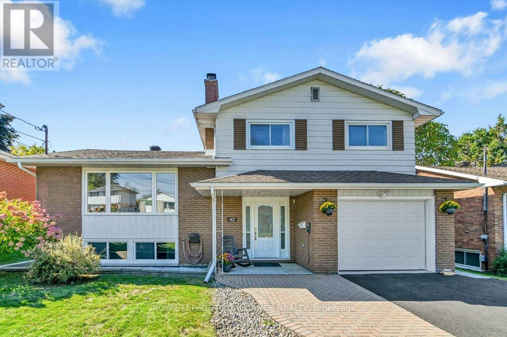 42 Davison Ave, Brockville, ON K6V 3C2