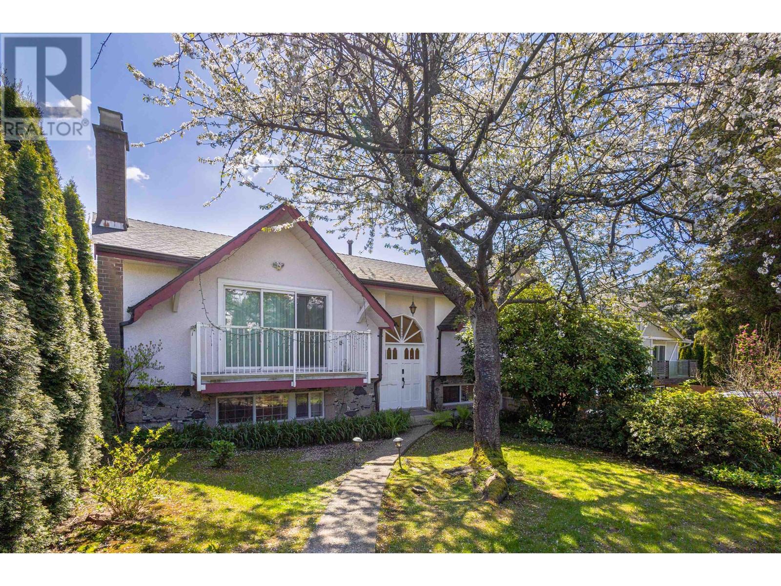 5540 Parker St, Burnaby, BC V5B 1Z7