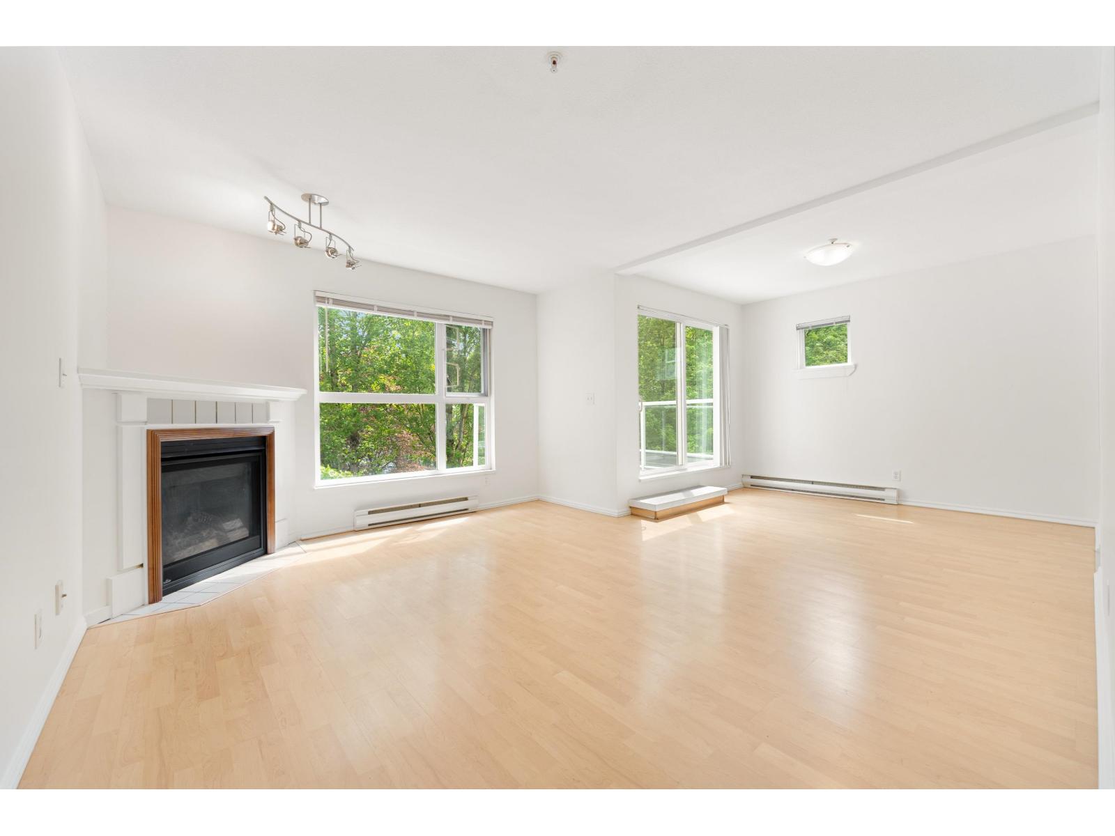 9838 Whalley Boulevard #d303, Surrey, BC V3T 5S8