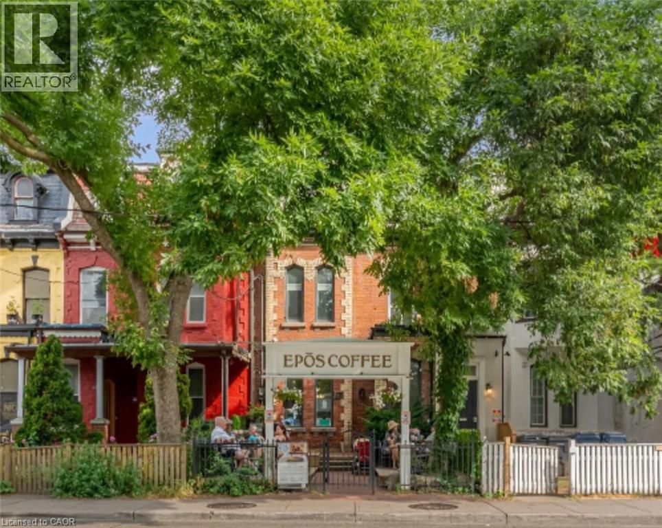 290 Gerrard St E, Toronto, ON M5A 2G4