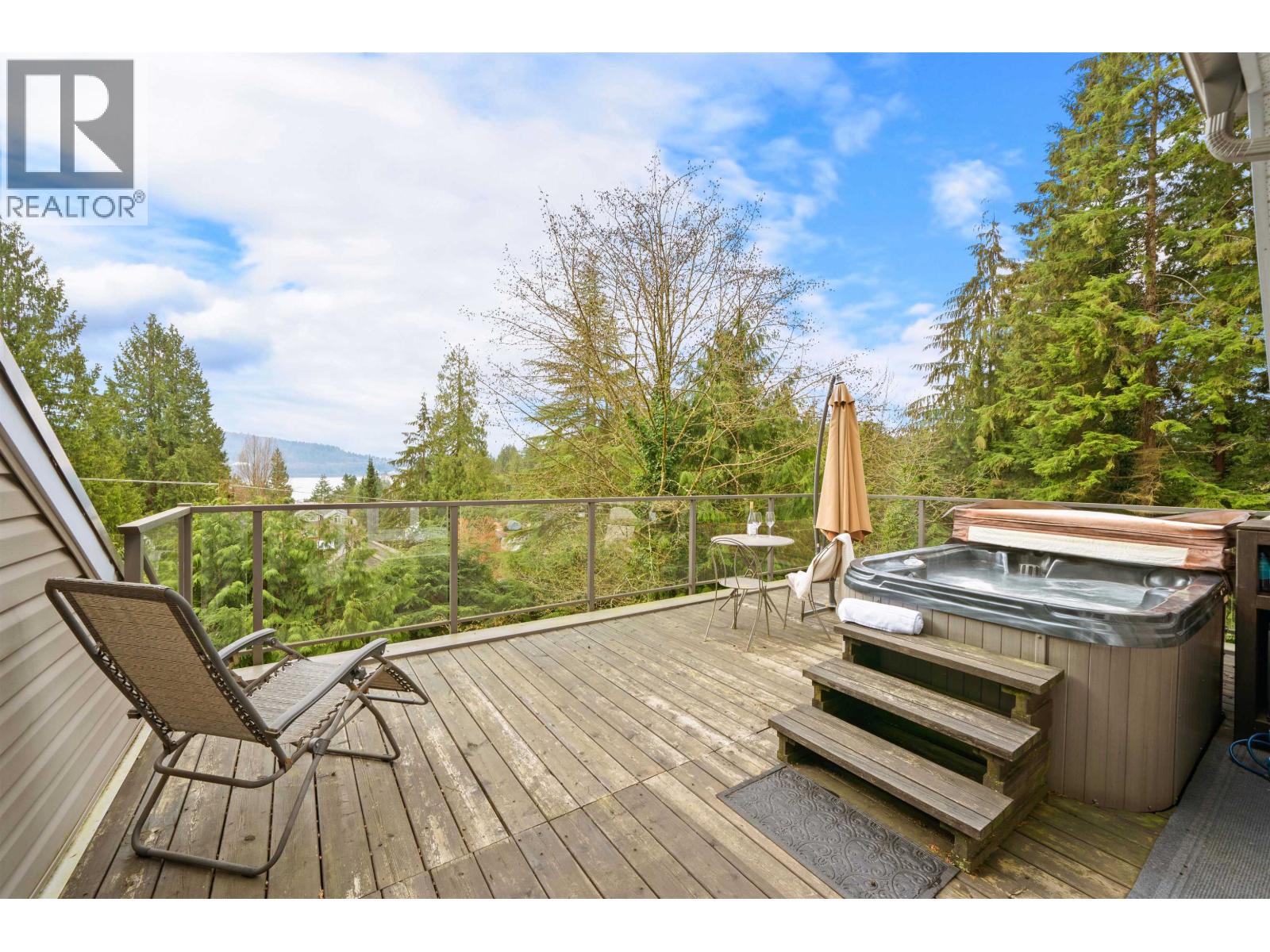 4622 Cove Cliff Rd, North Vancouver, BC V7G 1H6