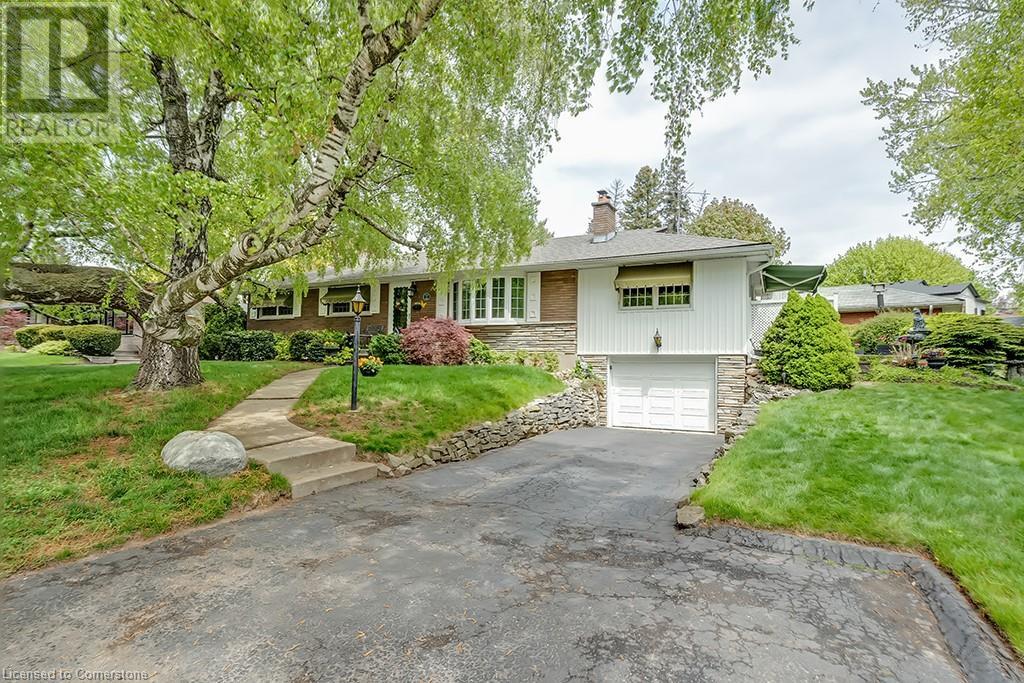 327 Strathcona Dr, Burlington, ON L7L 2E2