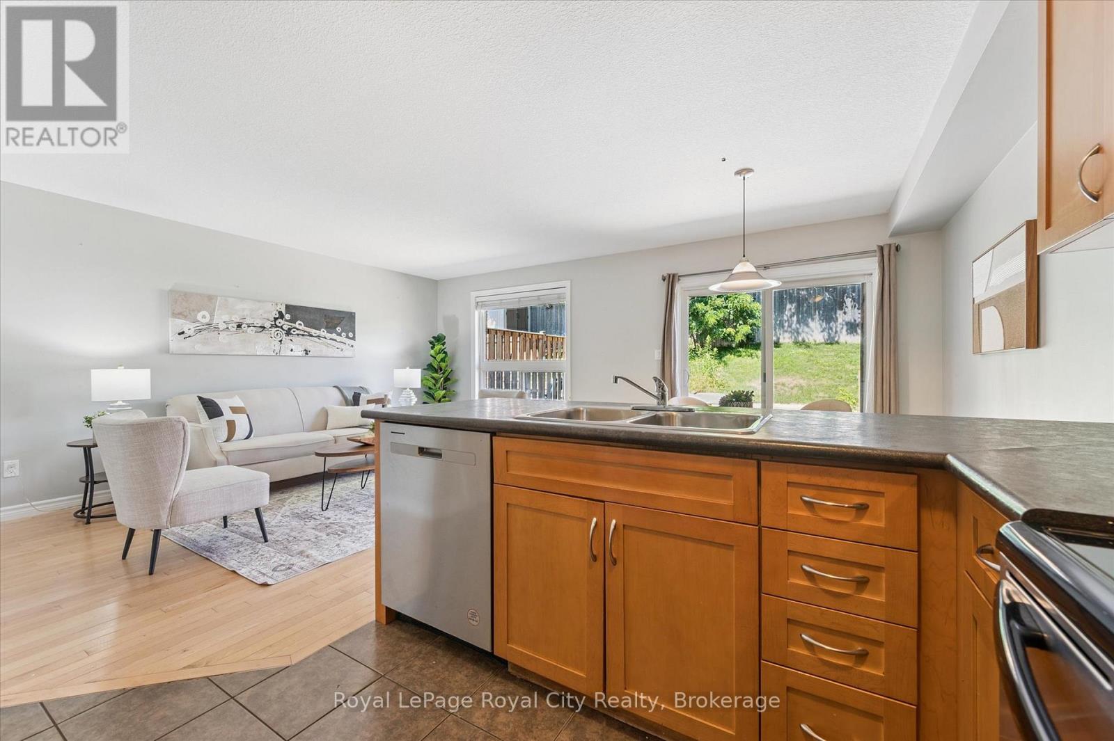 158 Kemp Cres, Guelph, ON N1E 0K1