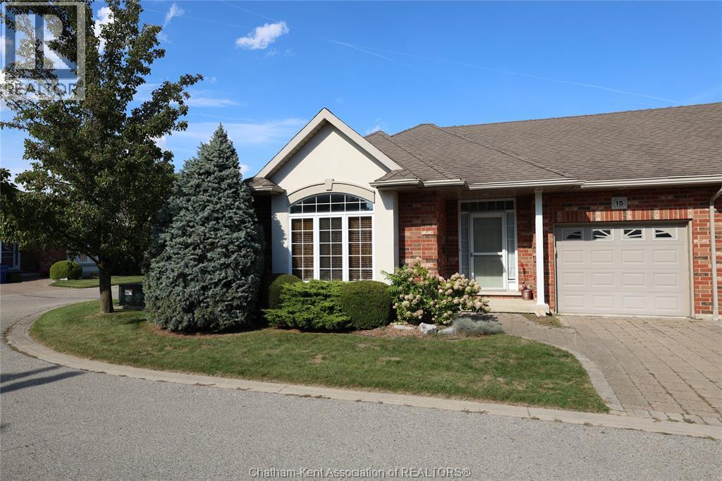 15 Oakgrove Ln, Chatham-Kent, ON N7L 5R9